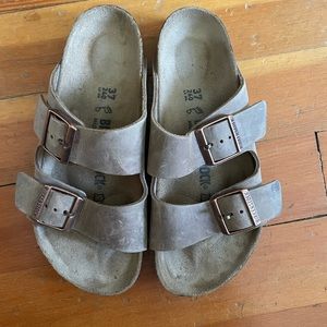 Like new Birkenstock Arizona Sandals Size 37